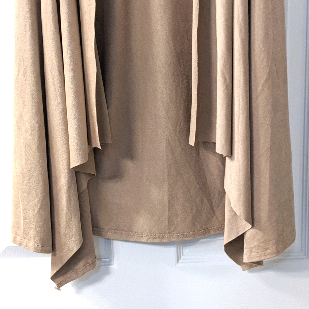Tan Vest - Picture 3 of 4